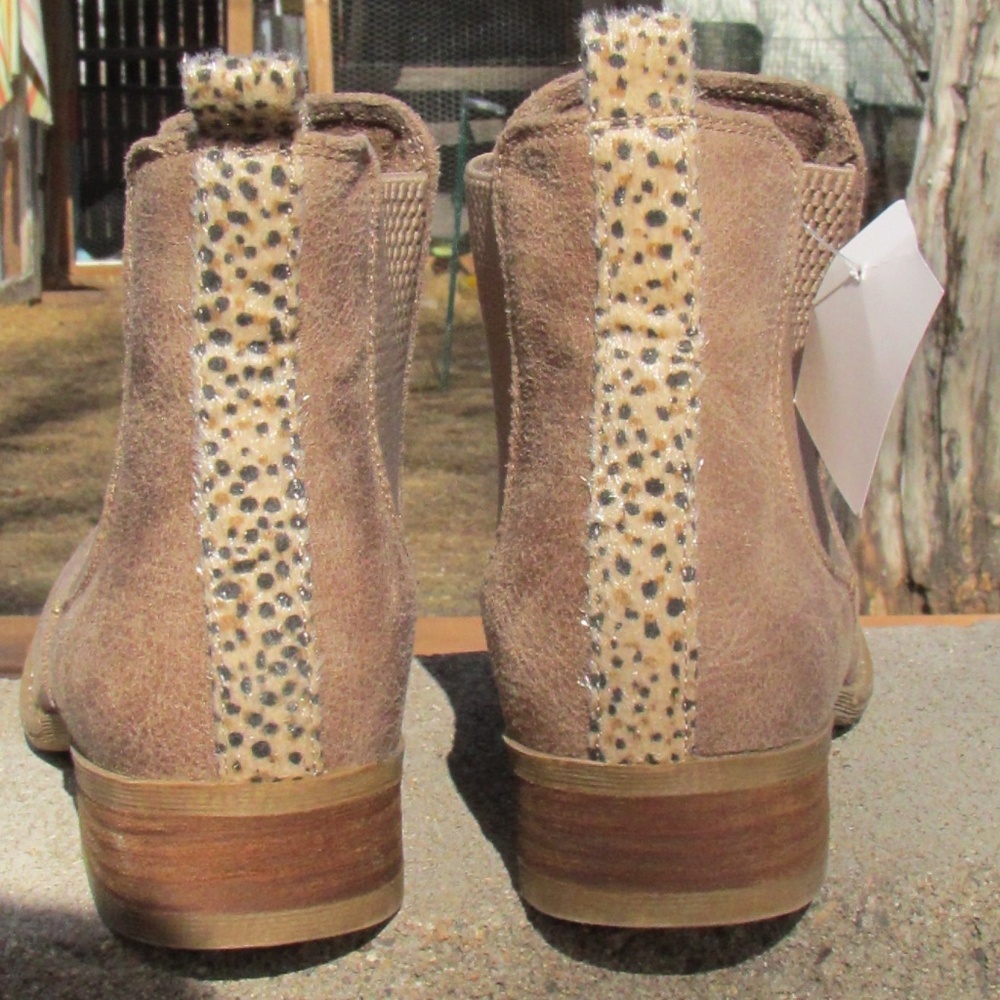 Very G Blake Chelsea Boots in beige - Picture 7 of 8